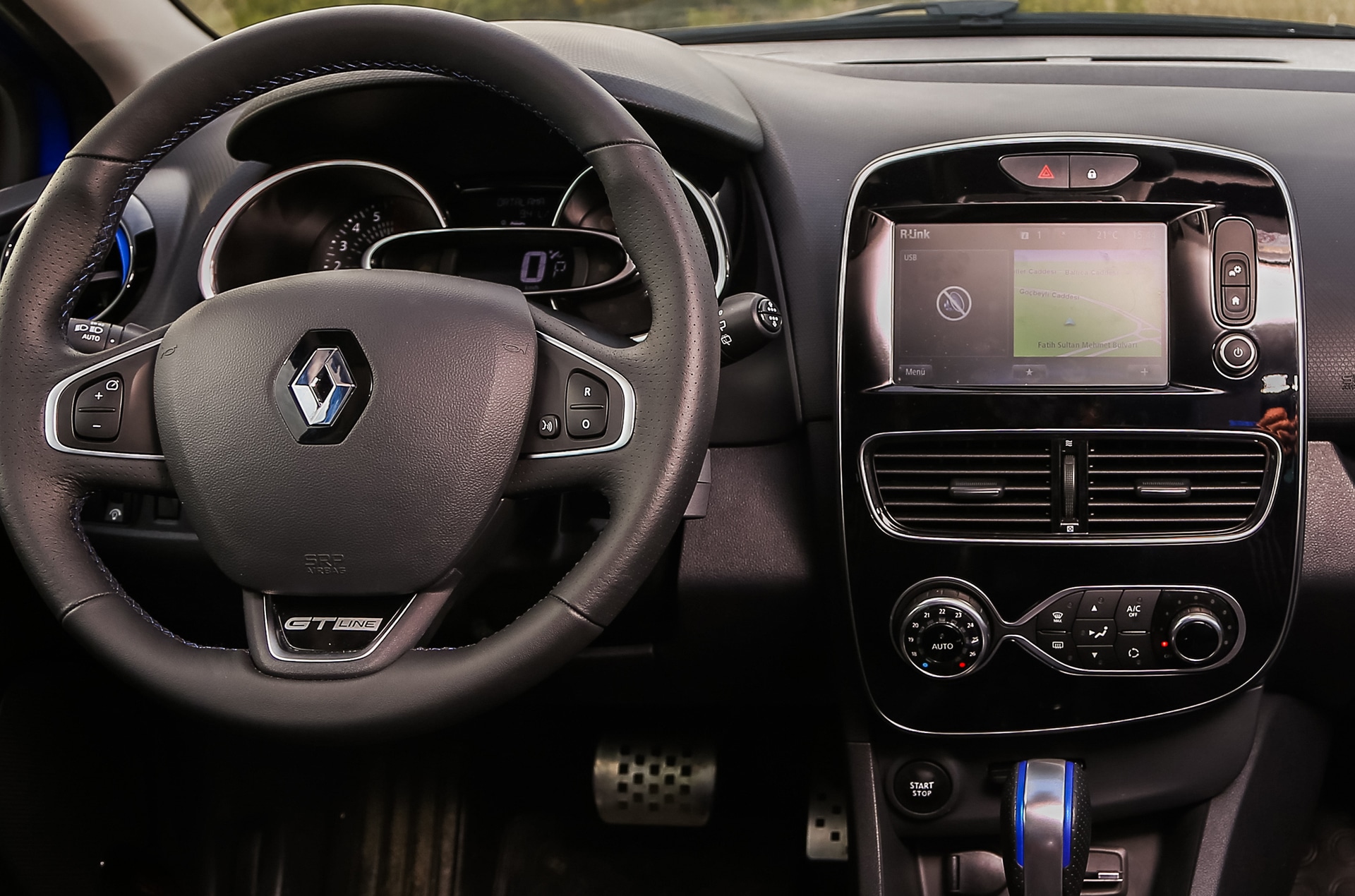 Renault Clio Cockpit mit Kontrollleuchten