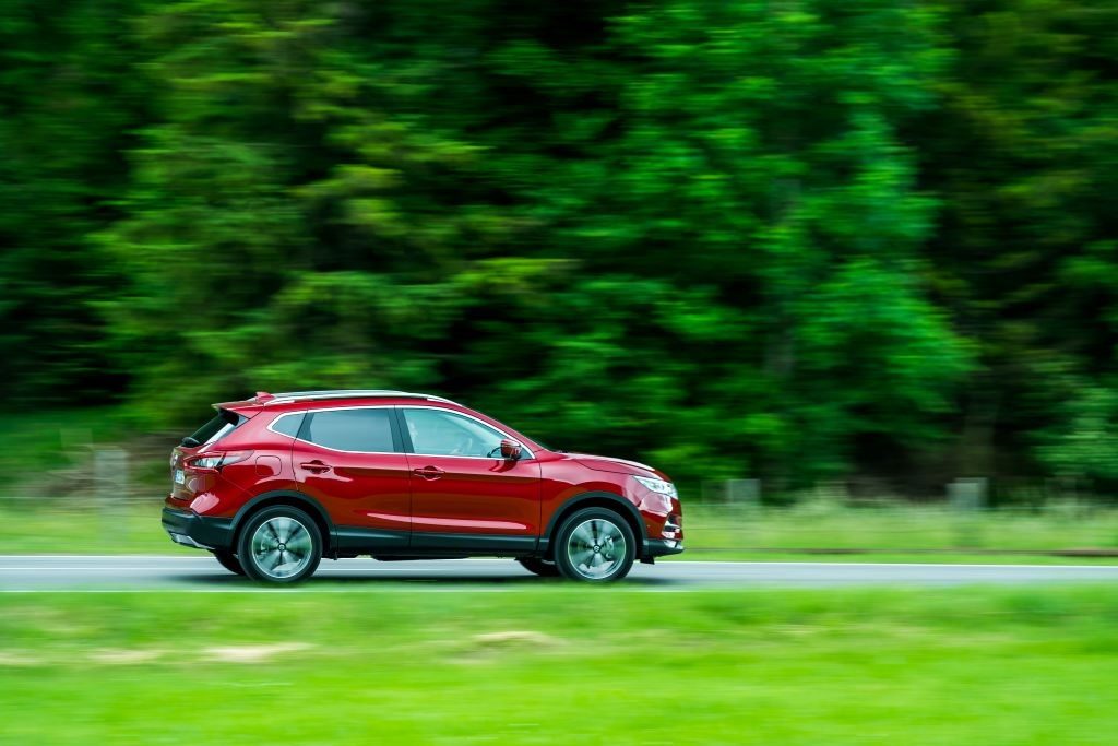 Nissan Qashqai rot seitlich Zahnriemenwechsel beim Nissan Qashqai