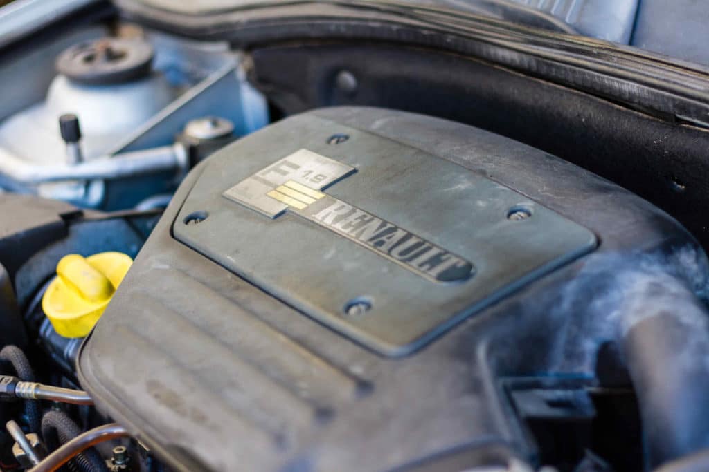 Beim Zahnriemenwechsel beim Renault Laguna hängen die Kosten in erster Linie vom Aufwand der Arbeit ab