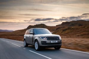 Inspektion bei einem Land Rover Range Rover