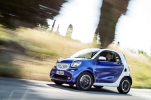 Inspektion bei einem smart fortwo