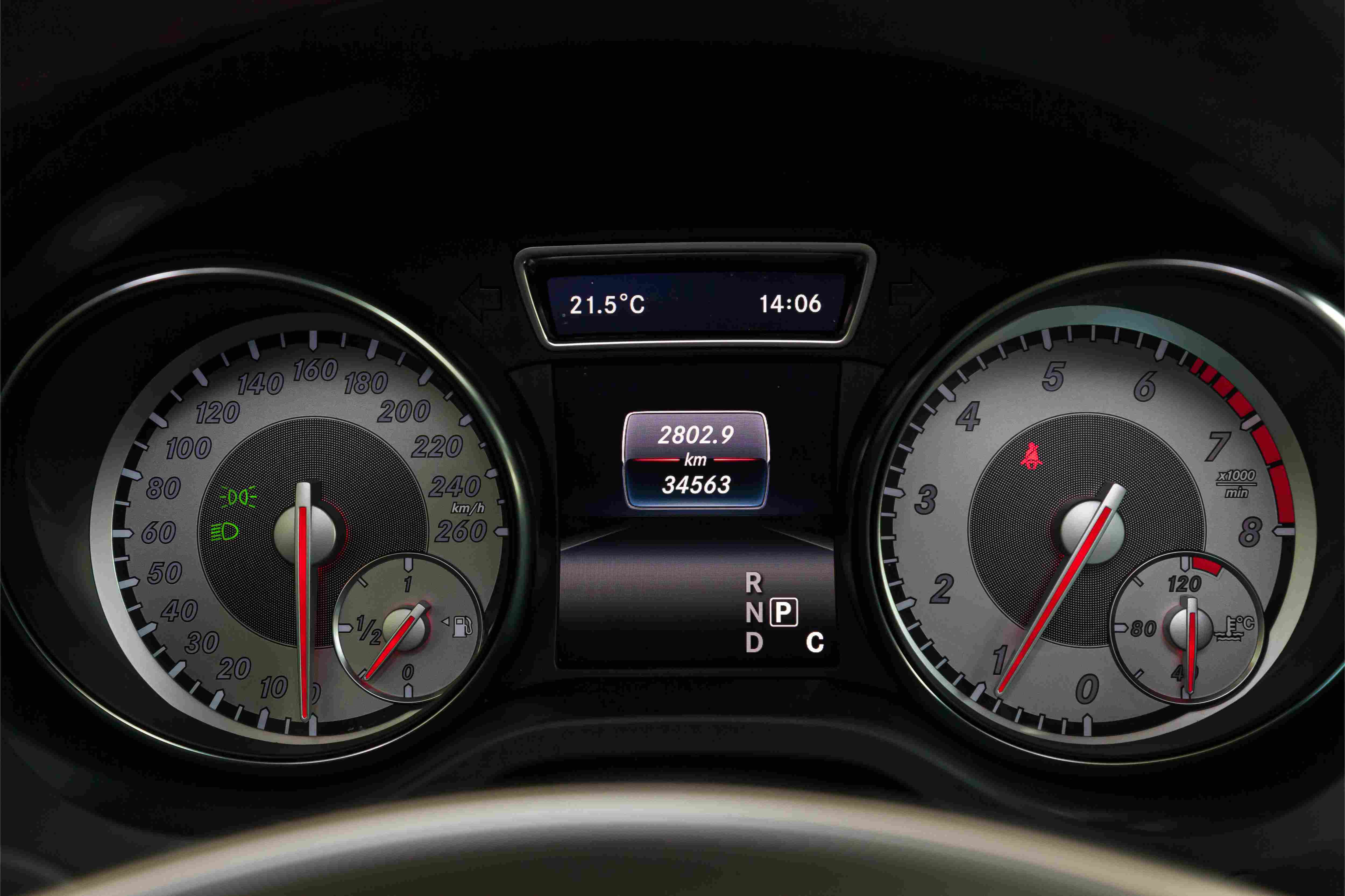 Cockpit Mercedes GLA Ölwechsel