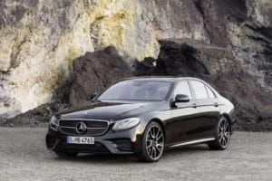 Inspektion bei einer Limousine der Mercedes E-Klasse vom Typ W213