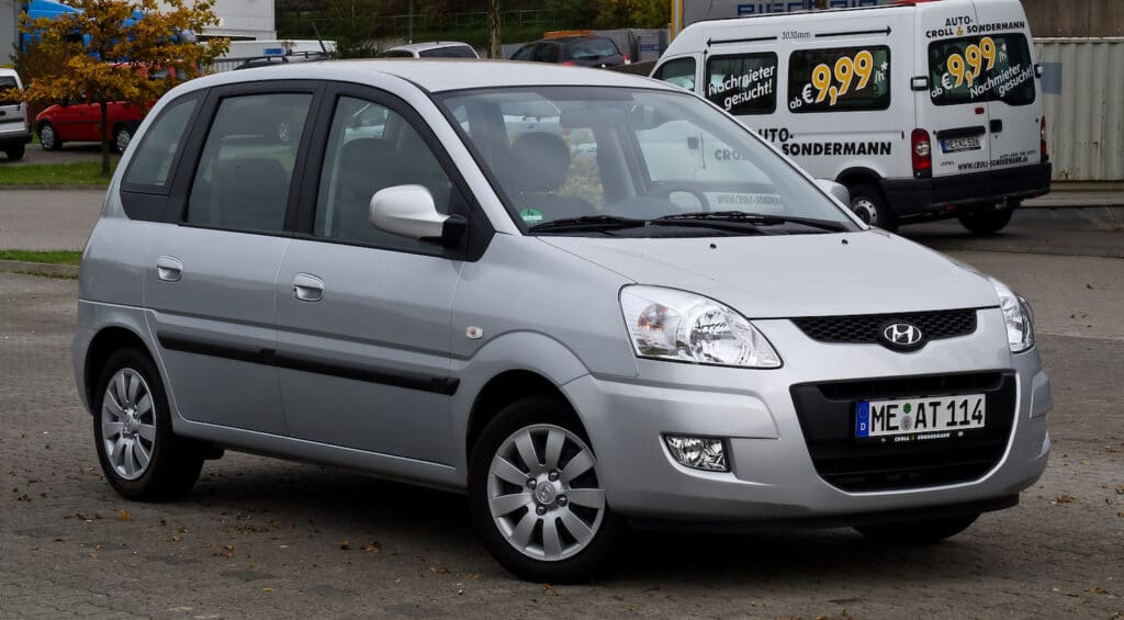 Hyundai Matrix Seitenansicht Ölwechsel beim Hyundai Matrix