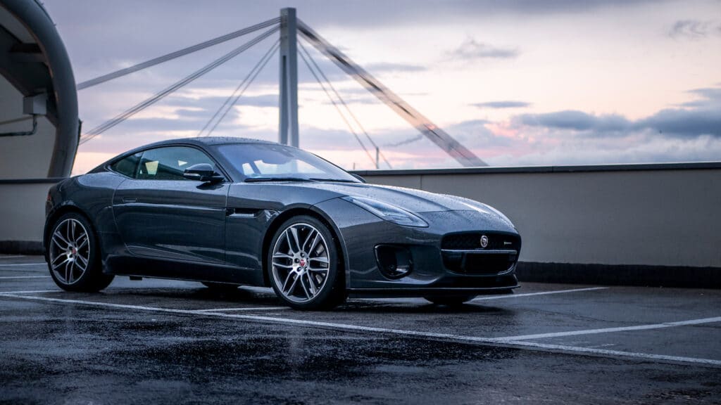 Ölwechsel beim Jaguar F-Type