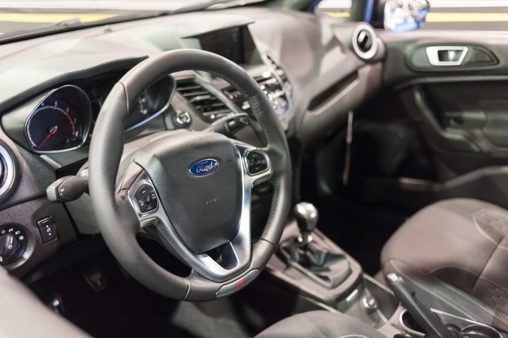 Die Inspektionsintervalle beim Ford Fiesta werden dem Fahrer im Cockpit angezeigt