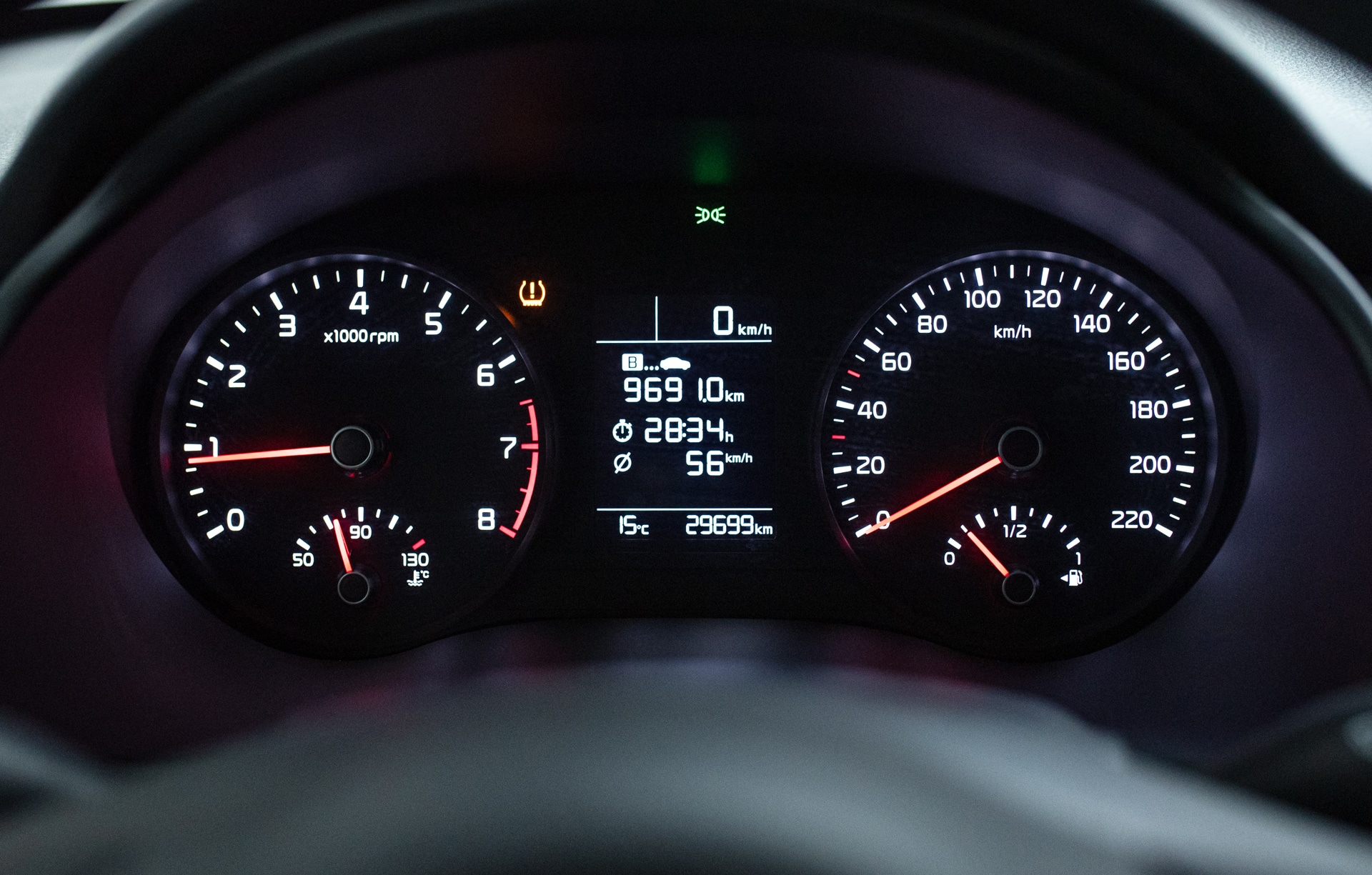 Kia Rio Cockpit mit Kontrollleuchten