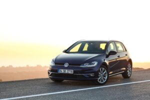 Vordere Bremsen wechseln beim VW Golf VII