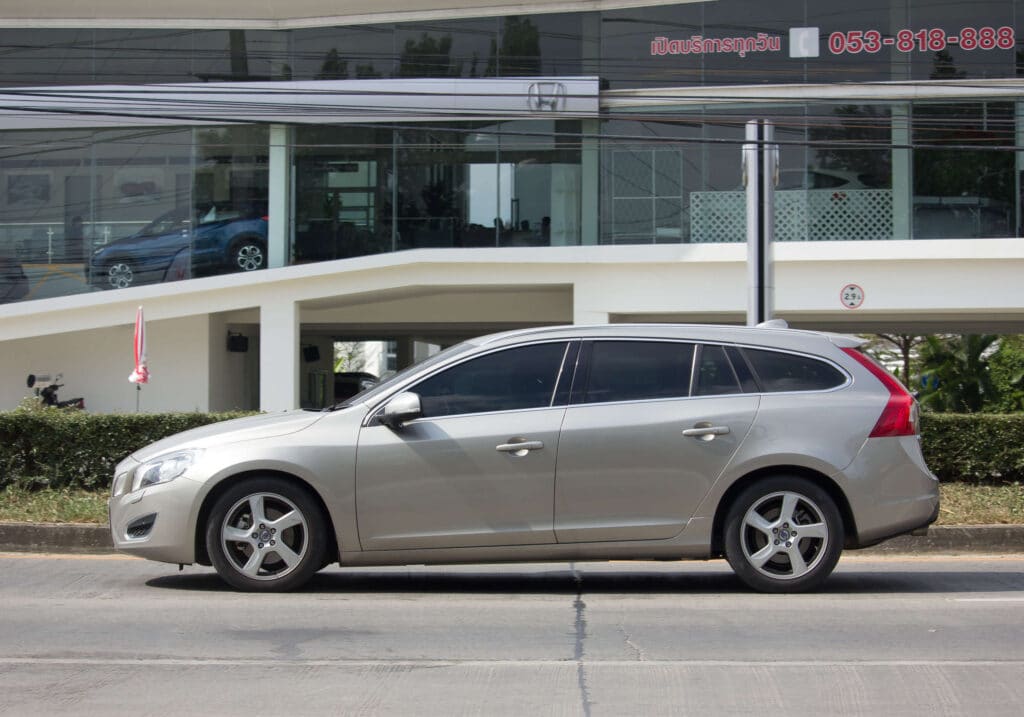 Bremsen an den Hinterrädern beim Volvo V60 wechseln