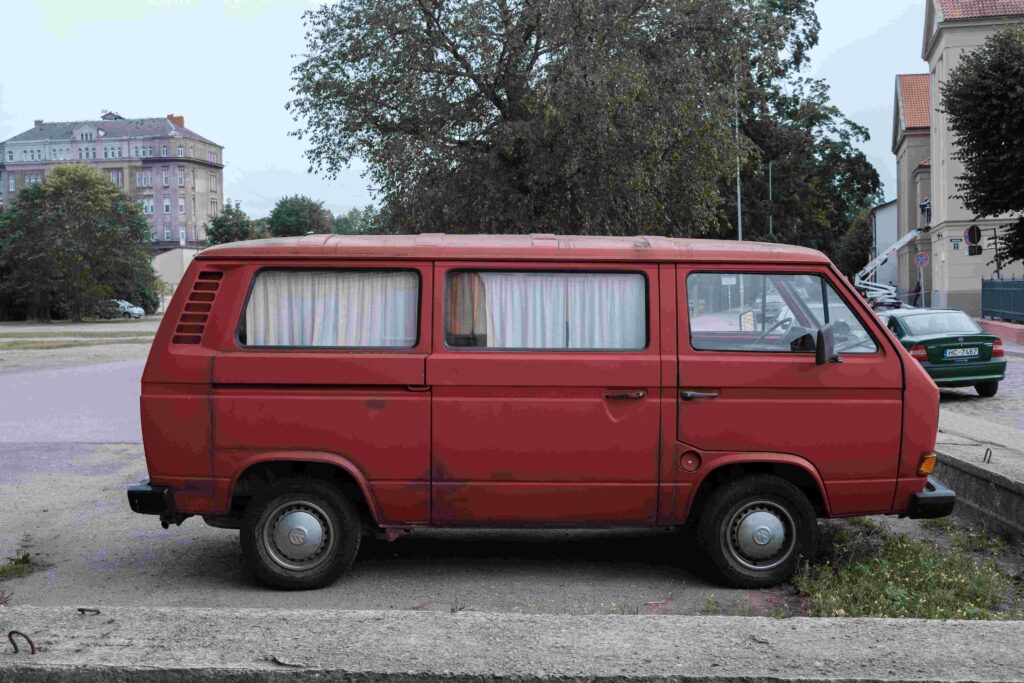 Beim VW Transporter die hinteren bremsen wechseln