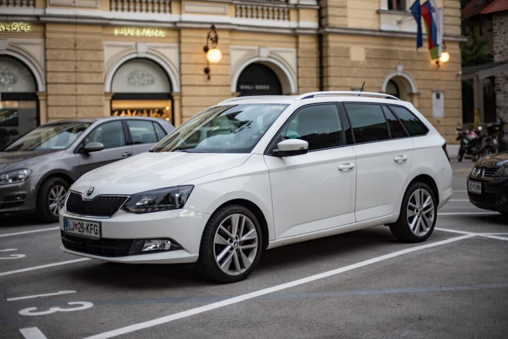 Skoda Fabia von vorne Anhängerkupplung nachrüsten beim Skoda Fabia