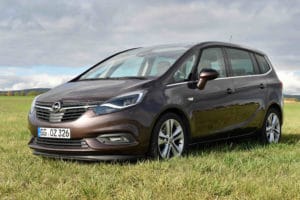 Beim Opel Zafira A 2.0 Turbo kann der Wechsel des Zahnriemens bis zu 8 Stunden dauern