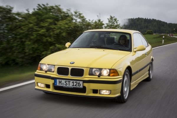 Inspektion eines BMW der 3er Reihe vom Typ E36