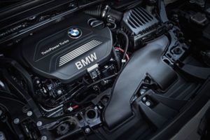 Inspektion eines BMW der Baureihe X1 vom Typ F48