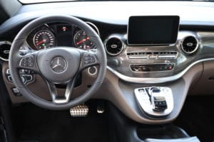 Inspektion Mercedes A bei einem Modell der V-Klasse 2019