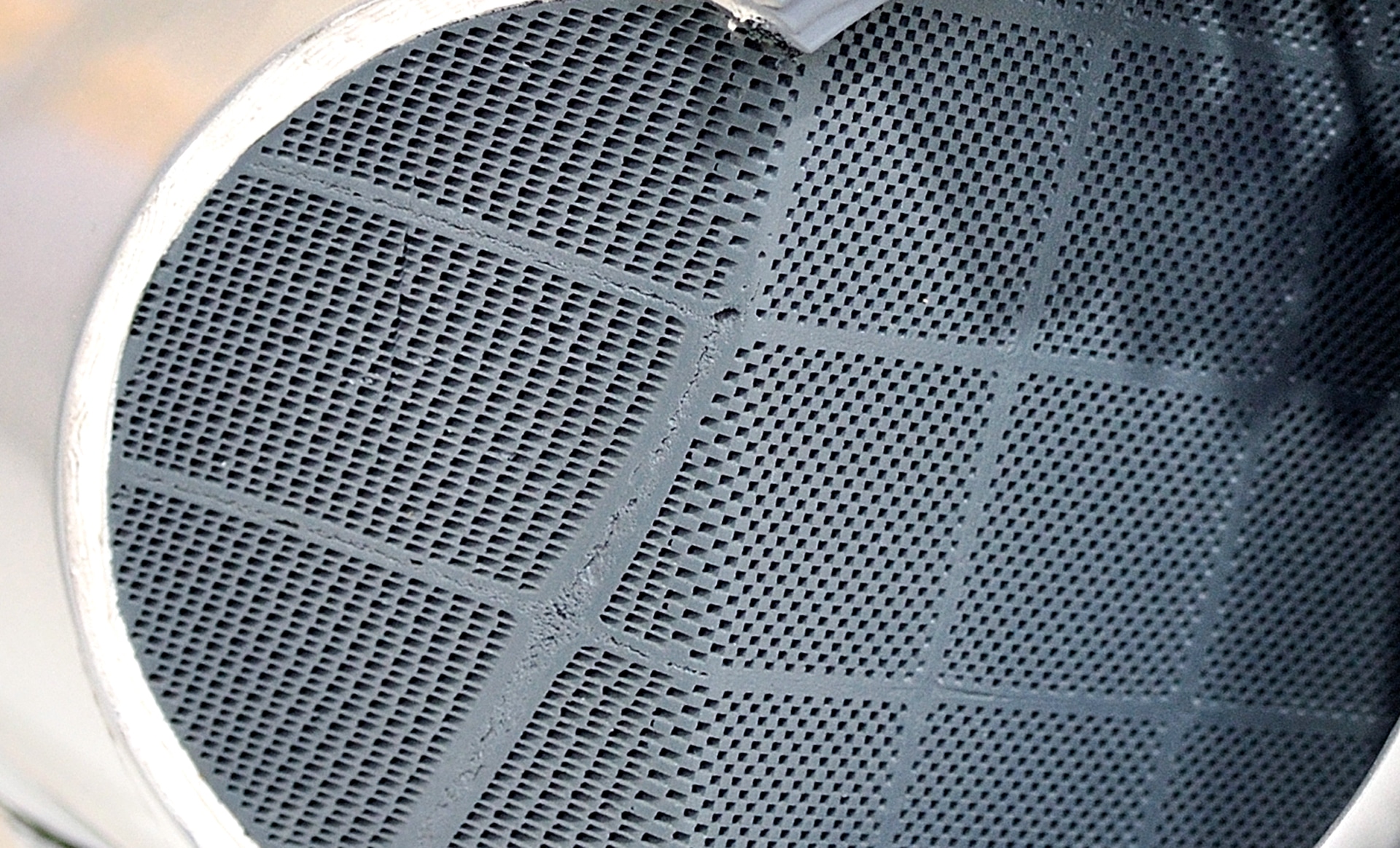 Dieselpartikelfilter Keramikkern mit grauem Washcoat